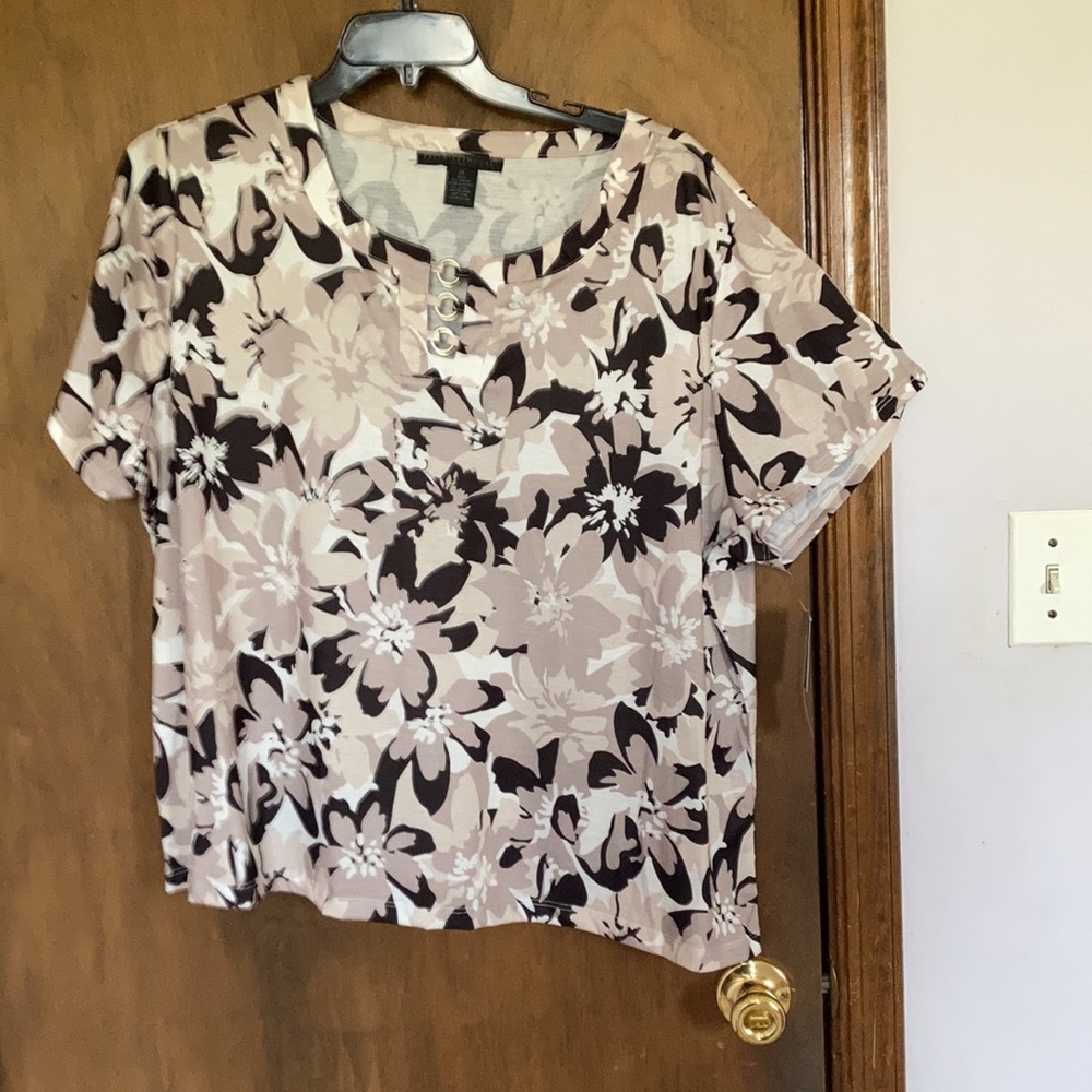 Preswick & Moore top floral print w detail at neckline neutral  3X - Picture 12 of 17